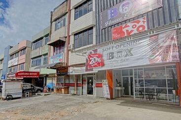 호텔 Oyo 90399 Box House