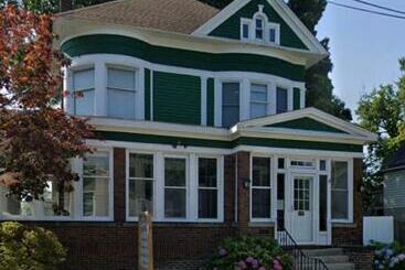 مبيت وإفطار 5 Star Victorian Mansion Downtown No Locals