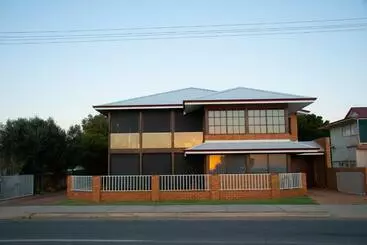 پانسیون Waterside House Kalbarri