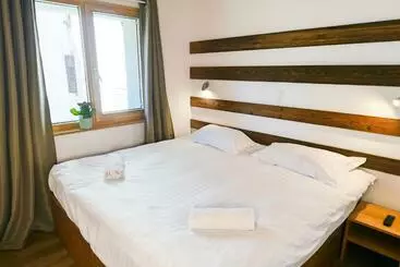تختخواب و صبحانه La Baraka Hostel