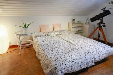 تختخواب و صبحانه The Cozy Little House