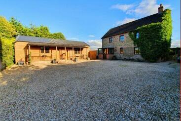 Bed and Breakfast Lyonshall Lodge