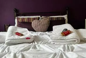 Bed and Breakfast Home From Home, Close To Redditch Hospital Abb