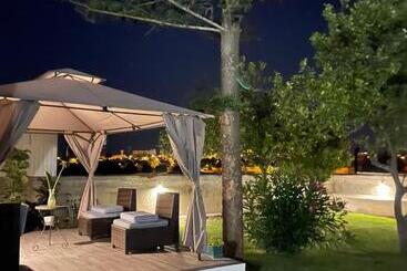 پانسیون Kerart House