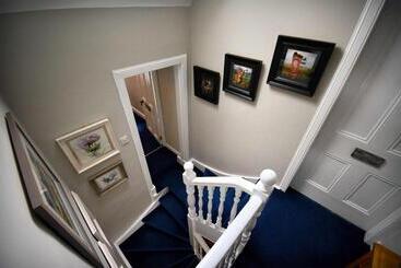 تختخواب و صبحانه Rockview