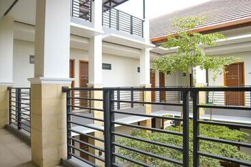 Отель Urban Fendi S Tirtodipuran