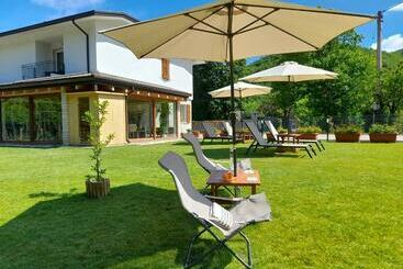 مبيت وإفطار Miravallesuites