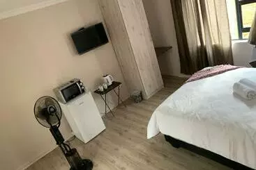 ペンション The Magalies