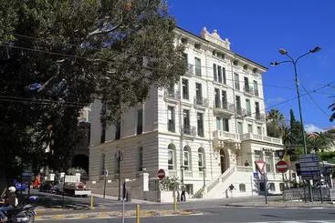 בית מלון כפרי De Paris Sanremo