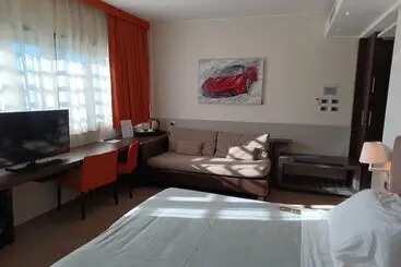 Hotelli Rmh Modena Des Arts