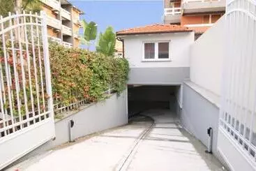 ペンション Guesthouse Villa Jung