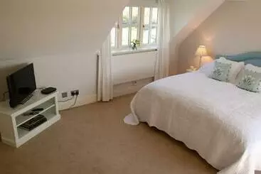 Bed and Breakfast Thatched Cottage