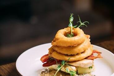 The Valley Hotel & Carriage Gardens