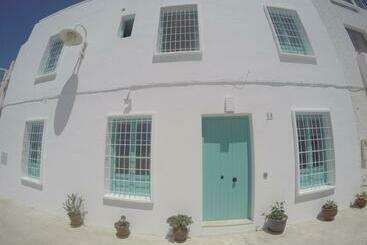 민박 El Chanchullero