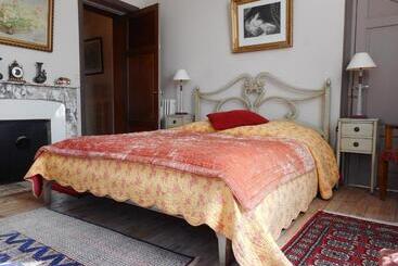 تختخواب و صبحانه Villa Helianthe