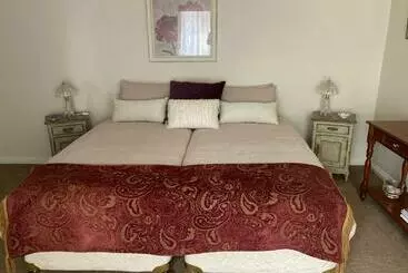 Bed and Breakfast Rosewood Park Guest Suite