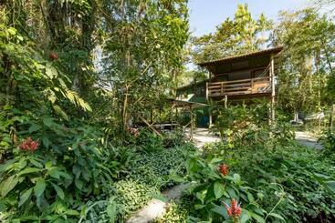 Hostel E Camping Rio Das Pedras