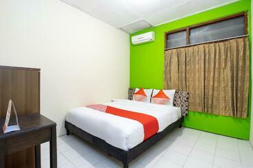 Hotel Vaccinated Staff  Oyo 2454 Wanawiyata Homestay