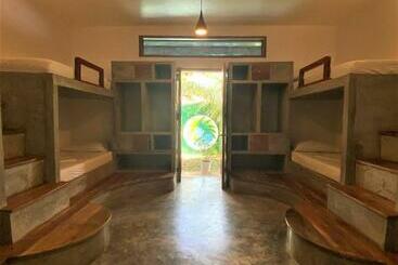 هاستل Chief Mau Moalboal Cebu