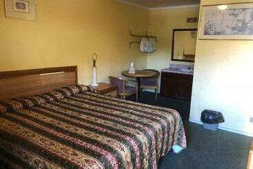 מוטל Sahara Inn   Los Angeles