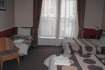 בית מלון כפרי Abbott Lodge