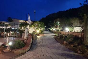 מלון דירות Federico Re