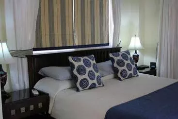 ویلا White Sands Beach Condos