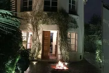 Majatalo Villa Raspail