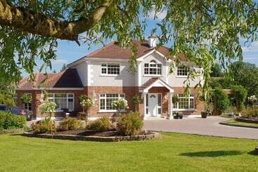 Cherville Bed & Breakfast