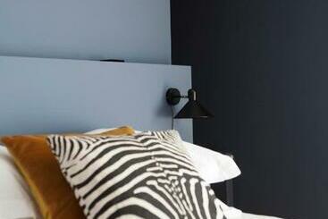 تختخواب و صبحانه Suite No 7