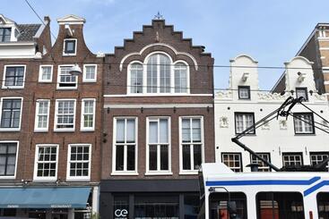 تختخواب و صبحانه Suite No 7