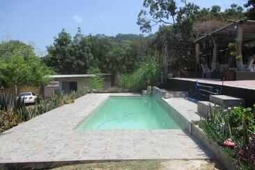 هتل Leopard Tree Retreat