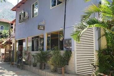 هاستل Bela Sylvia Suites