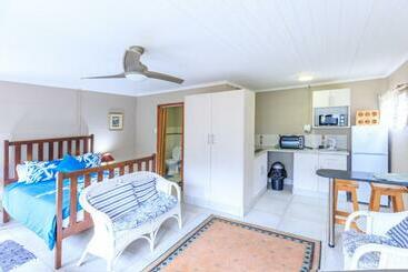 פנסיון Cycasia Lodge