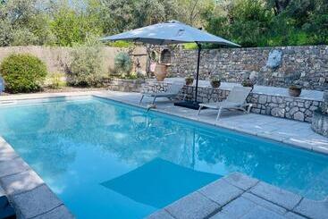 민박 Mas Lou Piastoun