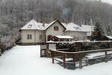 פנסיון Hudi Lak Vendégház