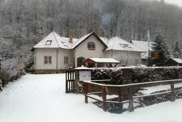 ペンション Hudi Lak Vendégház