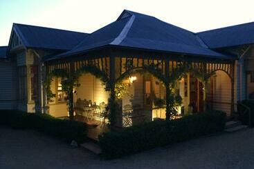 פנסיון Goldenray