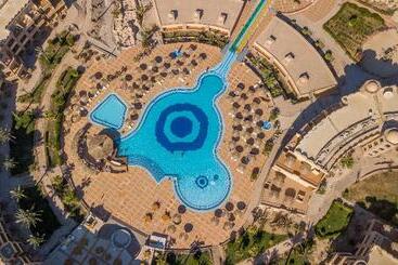 استراحتگاه Utopia Beach Club