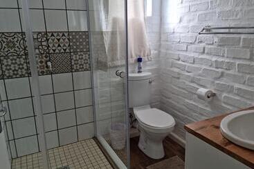 بنسيون Greenhouse Accommodation