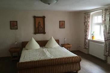 Rathaus Pension 1685