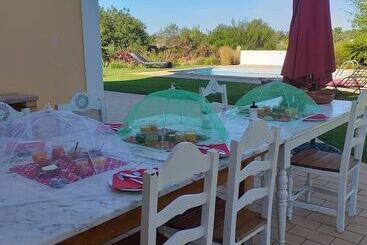 تختخواب و صبحانه Casa Dos Ventos