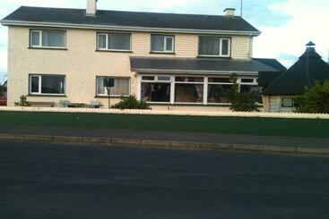 مبيت وإفطار Ceecliff House