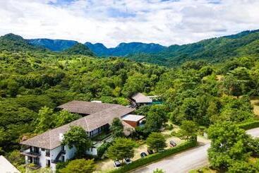 Otel Rain Tree Khao Yai