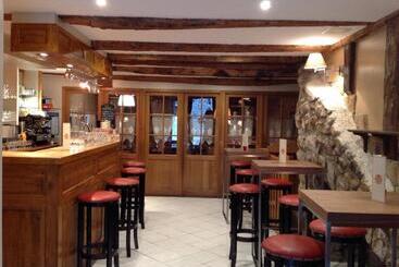 הוסטל L Auberge De Montpezat