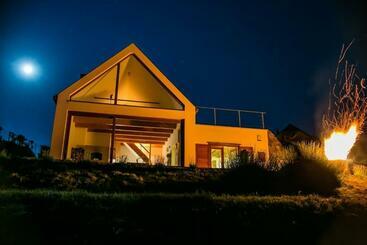 פנסיון ég & Föld Borvendégház