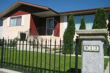 پانسیون Four Cedars Accommodation