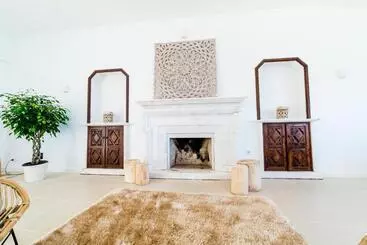 Hostelli Sandhi House  Yoga & Wellness