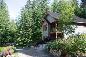 Halcyon Hot Springs Resort