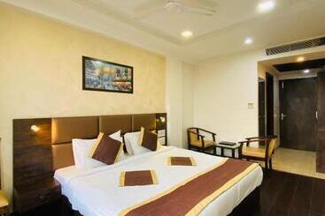 فندق Ss Grandeur